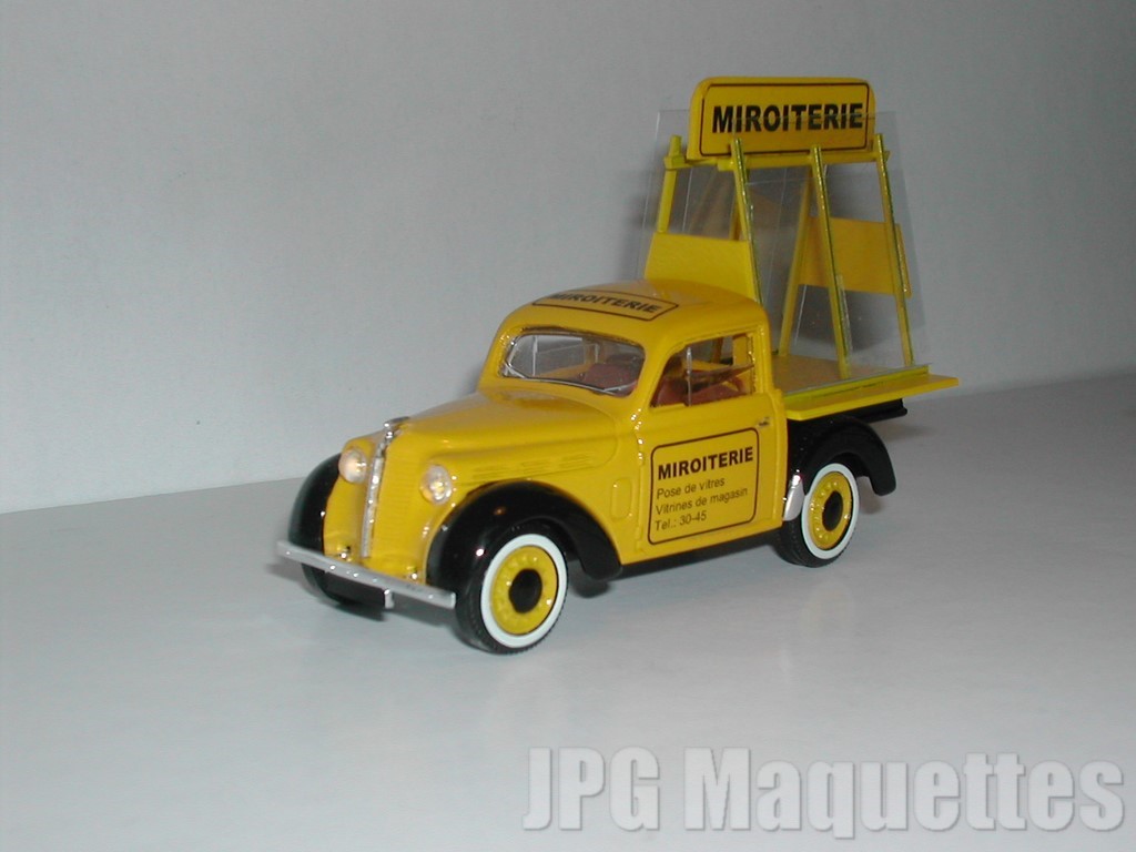 RENAULT JUVAQUATRE 3