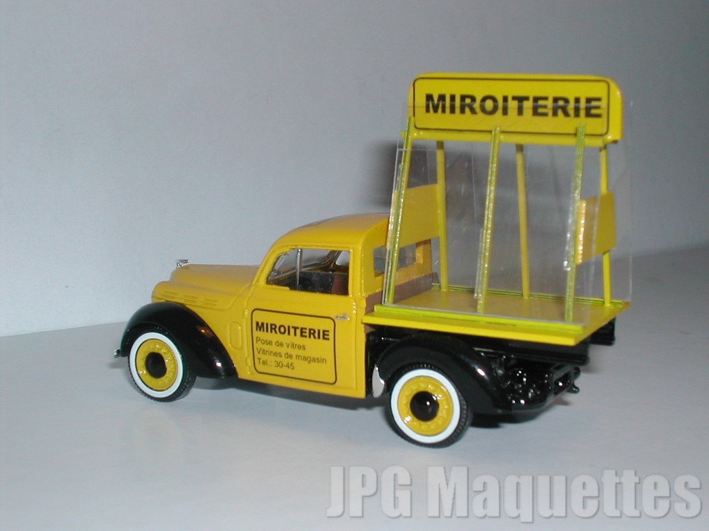 RENAULT JUVAQUATRE 4