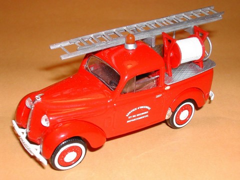 renault juvaquatre  miniature pompiers  publicitaire 1/43°