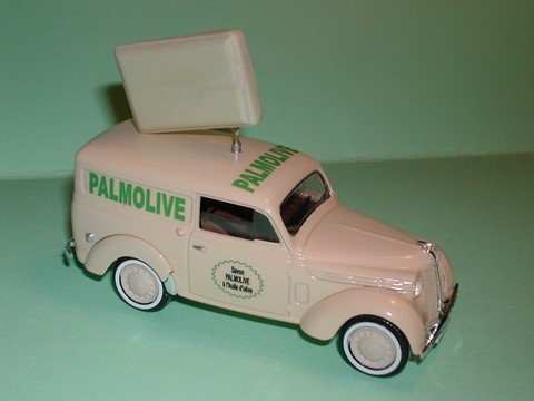 renault juvaquatre  miniature palmolive publicitaire 1/43°