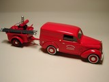 renault juvaquatre  miniature pompiers publicitaire 1/43°