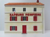   caserne décors diorama dioramas maison maisons vitrine vitrines 1/43°